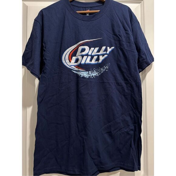Dilly Dilly Bud Light T-shirt size Large - Picture 1 of 2